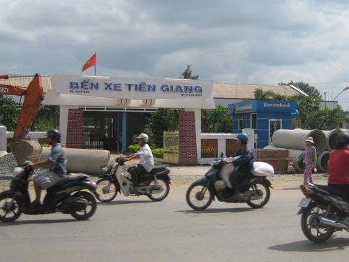 Tiền Giang tạm dừng hoạt động vận tải hành khách đến Long An và TPHCM